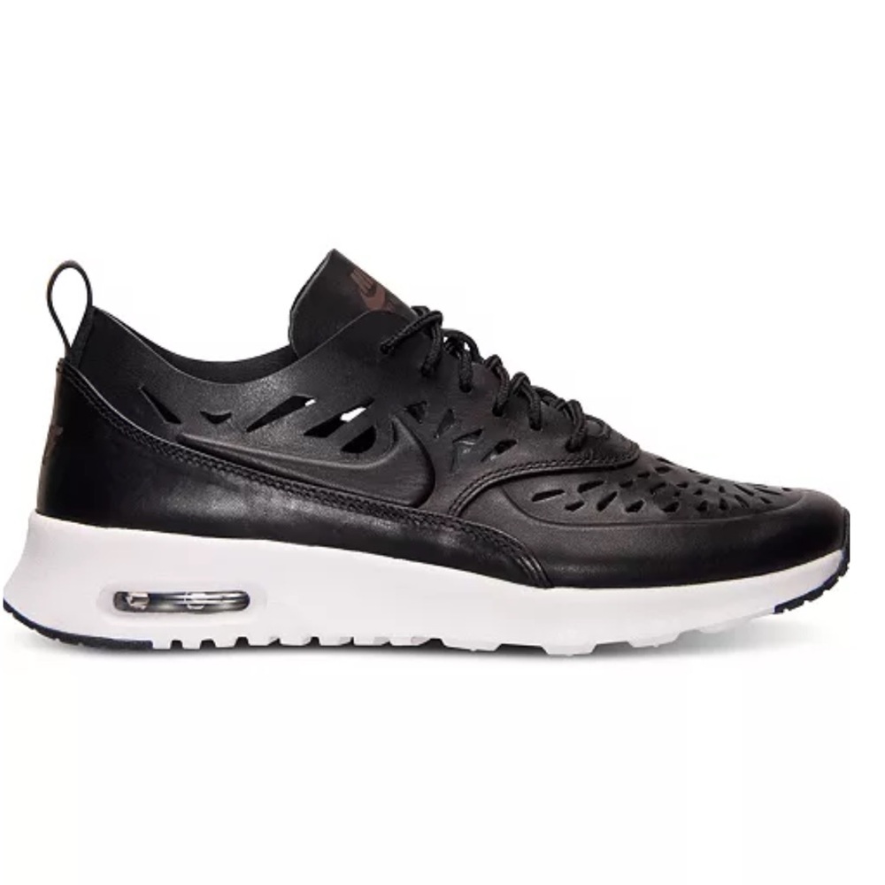 Nike Black and White Air Max Sneakers – 8.5